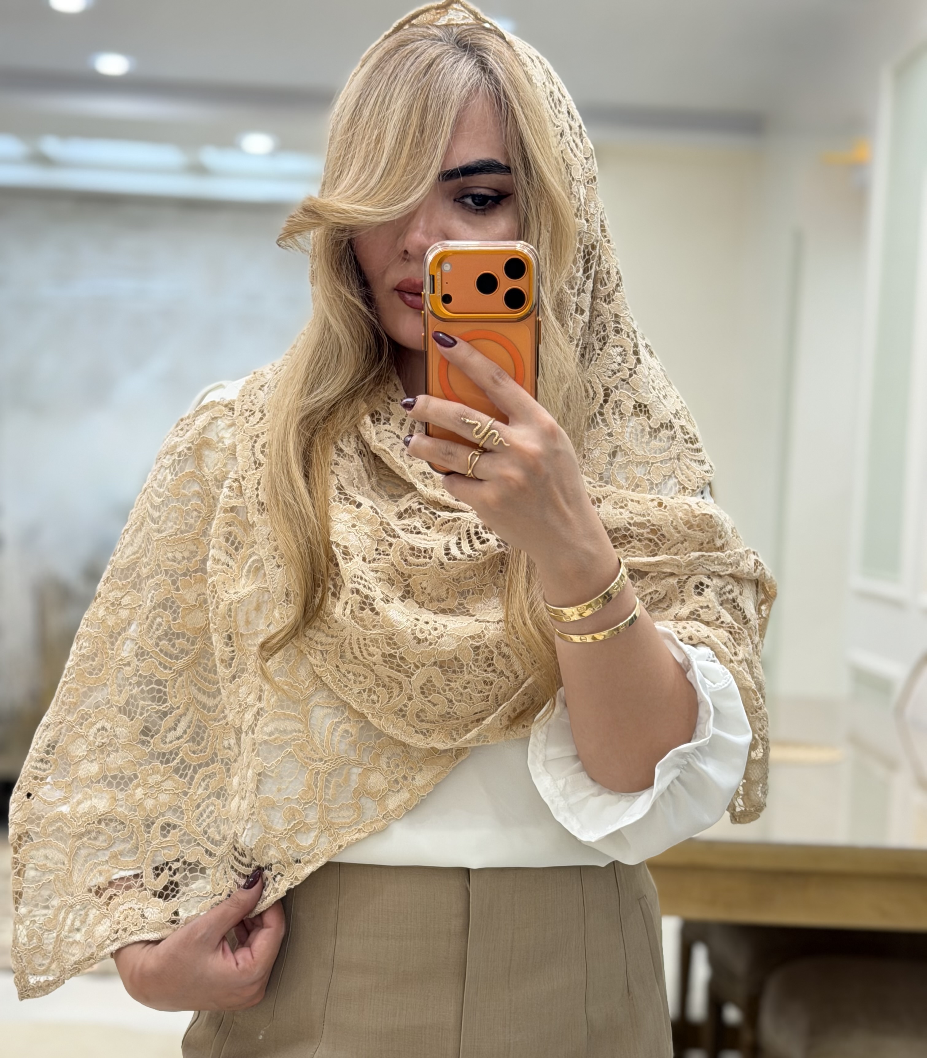 شال  مجلسی گیپور مخمل کوب کرم استخونی