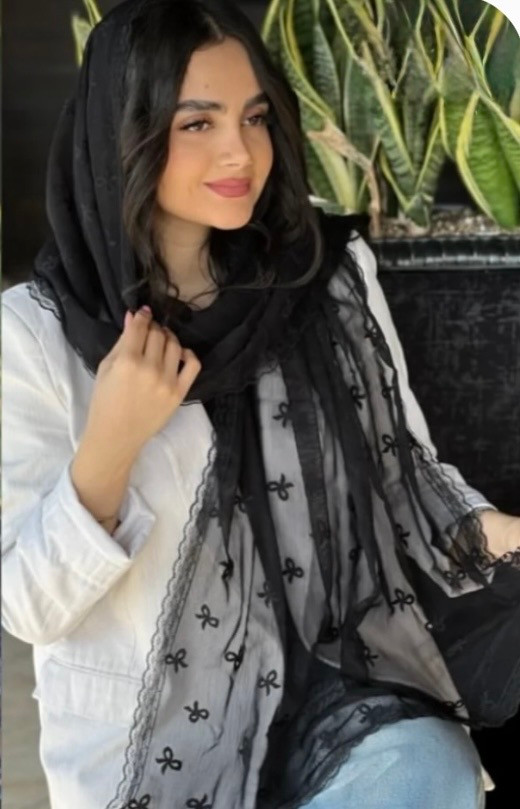 شال قهوه ای و مشکی طرح پاپیون دور دانتل