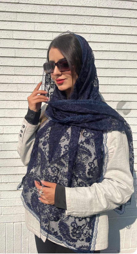 شال گیپور مجلسی مشکی طرح بته جغه لبه دانتل دارای رنگ بندی
