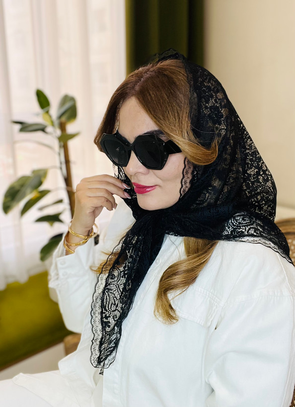 روسری سه گوش گیپور دور دانتل مشکی قواره ۱۲۰