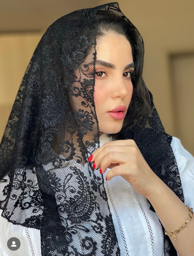 روسری سه گوش گیپور طرح بته جغه رنگ مشکی قواره ۱۲۰
