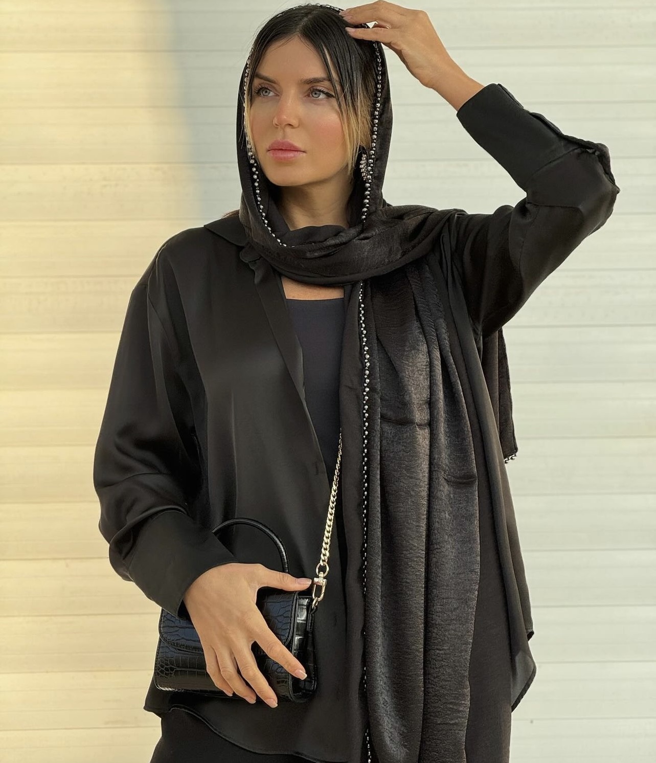شال کوپرا لبه مروارید نقره ای حراجی مشکی