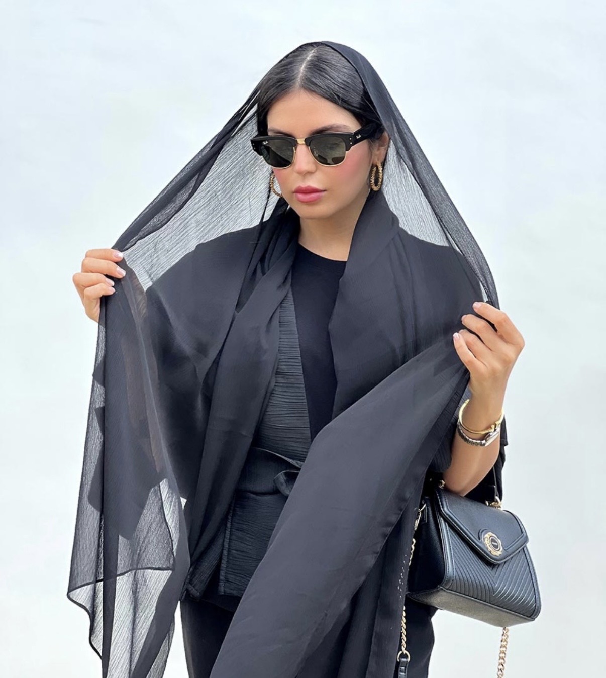 شال حریر کریشه مشکی دارای رنگ بندی