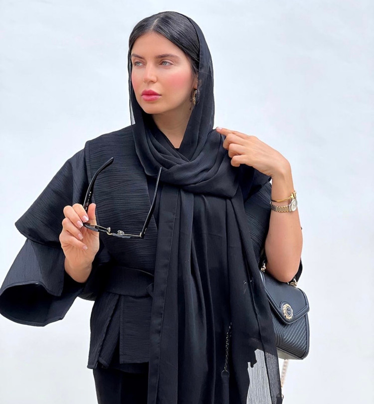 شال حریر کریشه مشکی دارای رنگ بندی