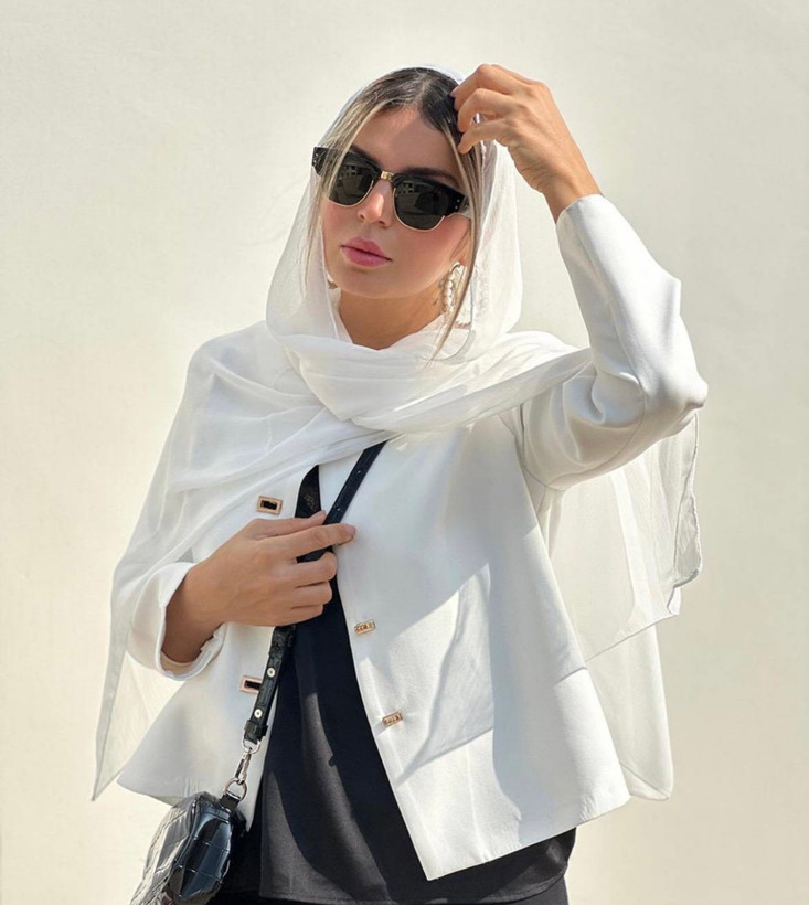 شال حریر کریشه مشکی دارای رنگ بندی