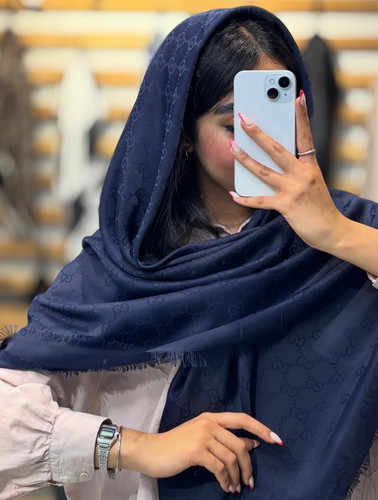 روسری ژاکارد مارک گوچی قواره ۱۴۰ دارای رنگ بندی