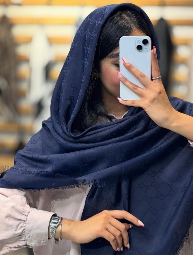 روسری ژاکارد مارک گوچی قواره ۱۴۰ دارای رنگ بندی