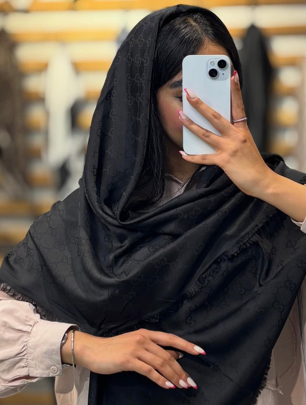 روسری ژاکارد مارک گوچی قواره ۱۴۰ دارای رنگ بندی