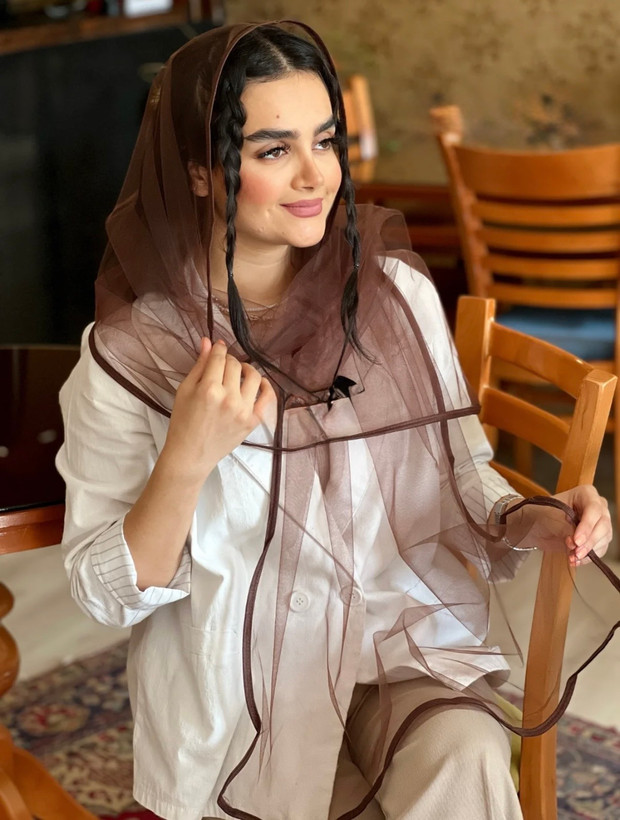 شال توری ساده لبه نوار دوزی قهوه ای دارای رنگ بندی