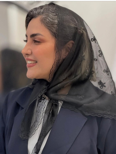 روسری سه گوش پاپیونی دور دانتل رنگ قهوه ای و مشکی قواره ۱۲۰
