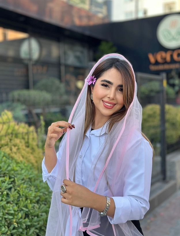 شال توری ساده لبه نوار دوزی قهوه ای دارای رنگ بندی
