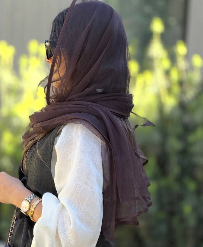شال توری ساده لبه نوار دوزی قهوه ای دارای رنگ بندی