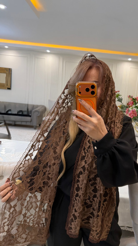 شال گیپور دانتل فرانسه لبه دالبری و لبه تور دارای رنگ بندی
