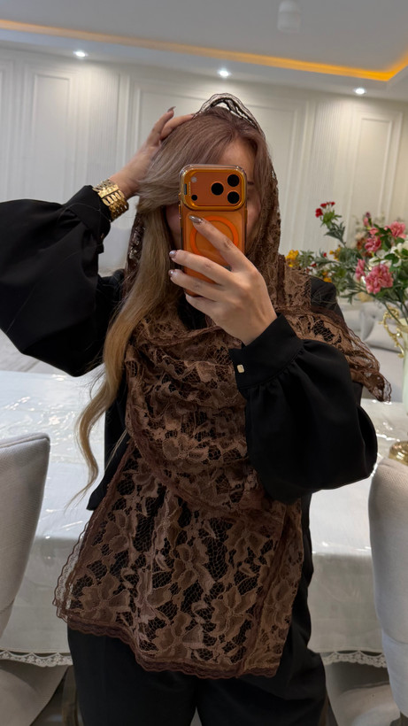 شال گیپور دانتل فرانسه لبه دالبری و لبه تور دارای رنگ بندی
