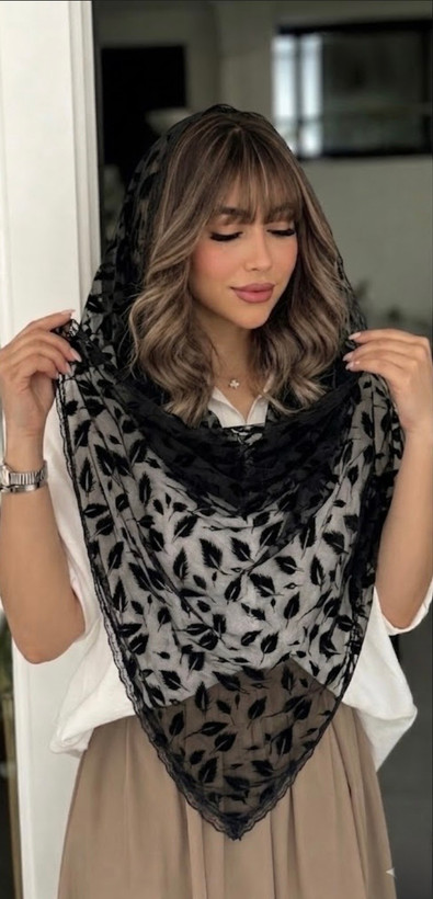 شال مشکی مجلسی طرح برگ مخمل کوب دور دانتل