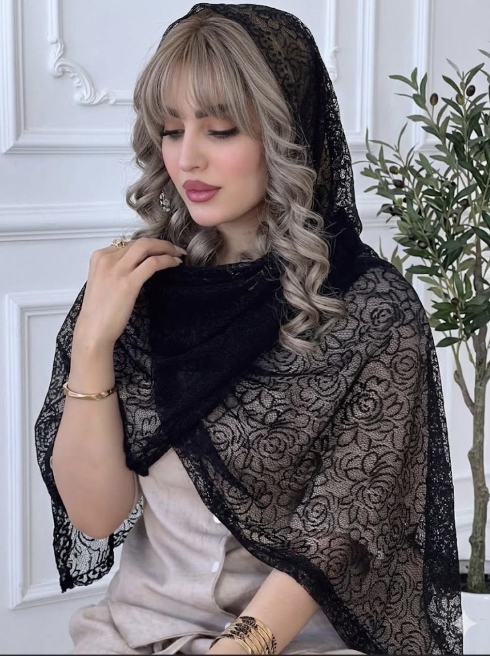 شال مشکی مجلسی گیپور حاشیه دار طرح گل