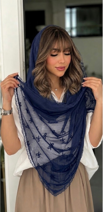 شال قهوه ای و مشکی طرح پاپیون دور دانتل