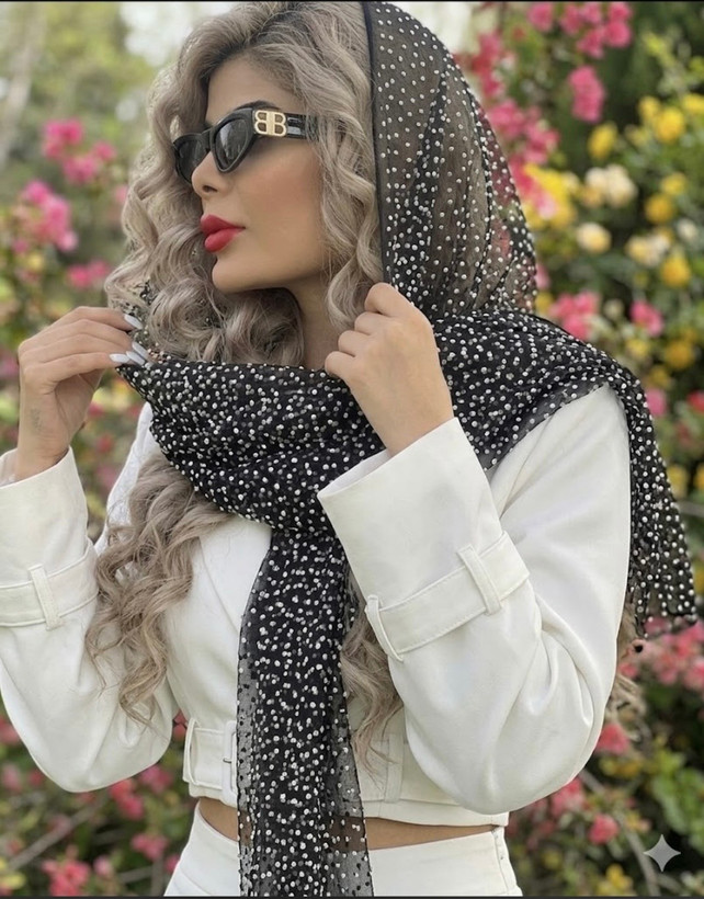 شال توری خالخالی سفید مشکی لبه نوار دوزی