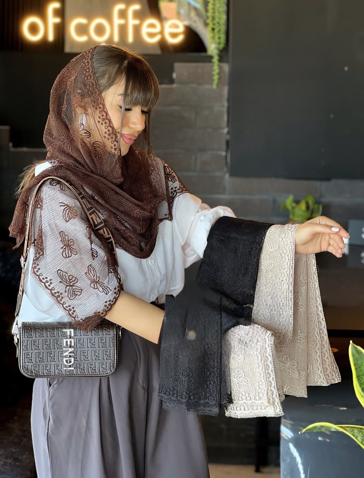 شال مجلسی گیپور طرح پروانه دارای رنگ بندی