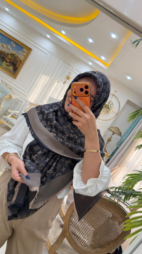 روسری مارک لویی ویتون رنگ کرم سورمه ای قواره ۱۴۰ ژاکارد نخ دو فاز
